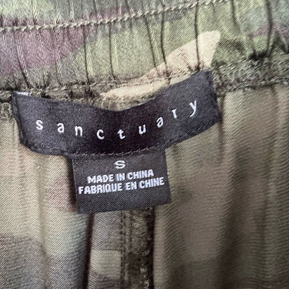 Sanctuary size small, camo joggers. - Picture 3 of 5